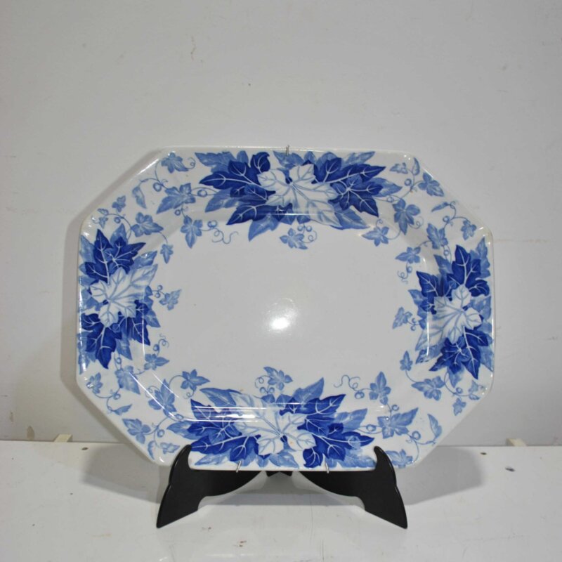 Fuente La Cartuja flores azules