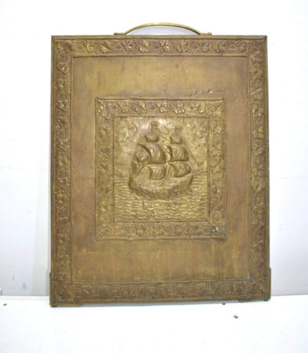 Placa de bronce repujado