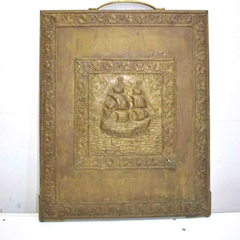 Placa de bronce repujado