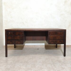 Antigua mesa de despacho Omann Junn