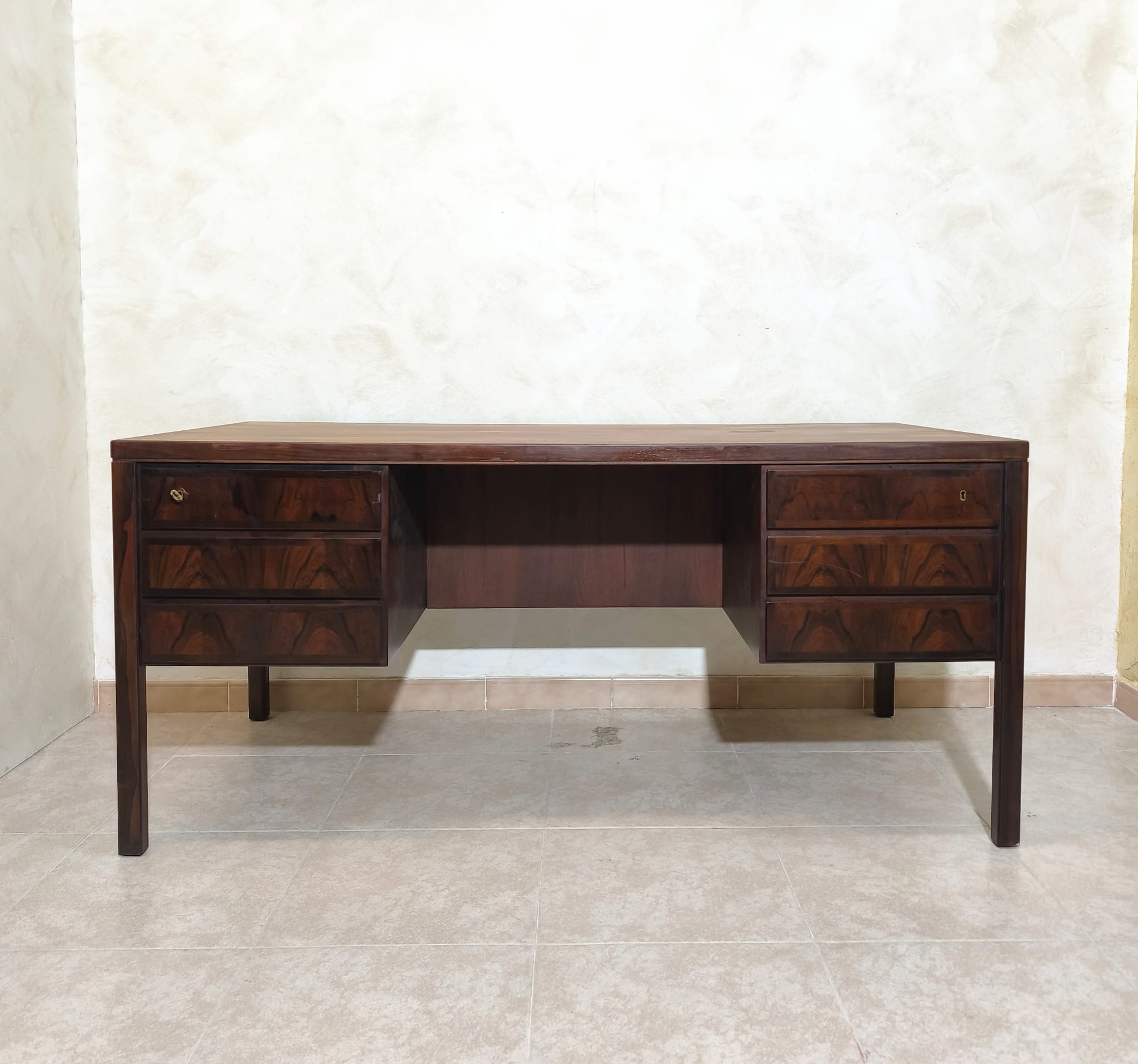 Antigua mesa de despacho Omann Junn