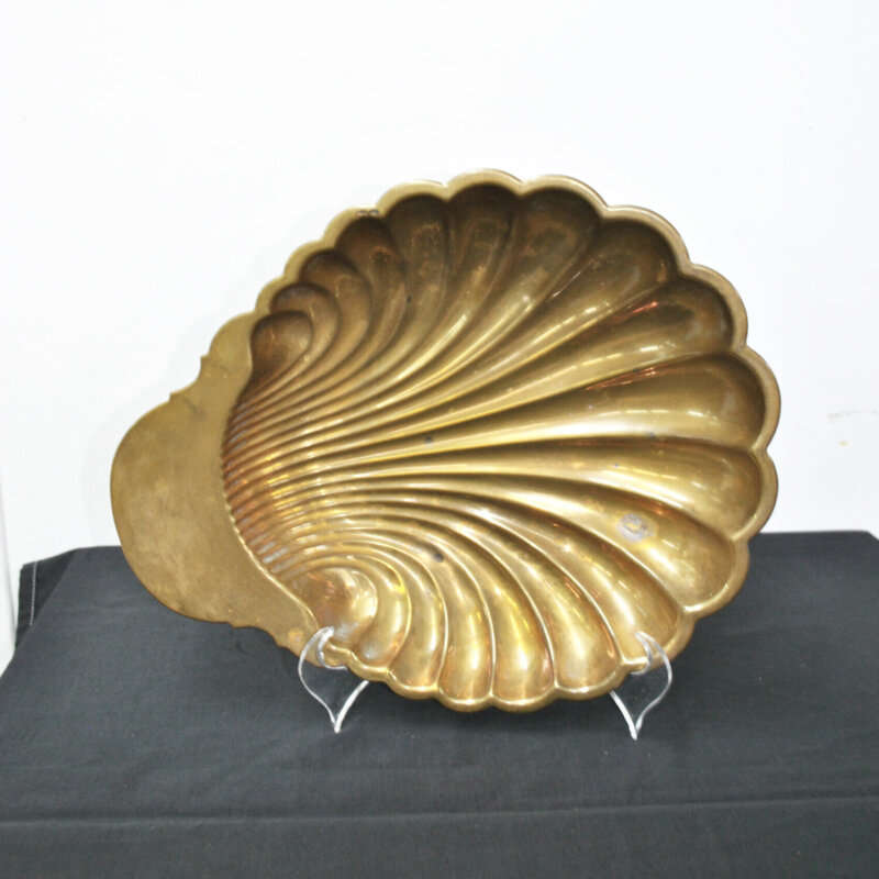 Pila o fuente concha latón