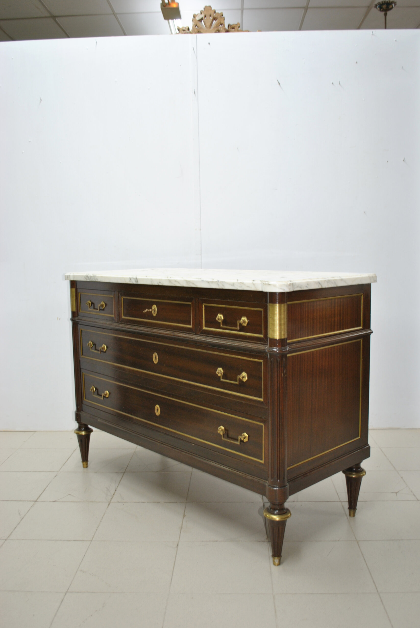 Cómoda Luis XVI madera y bronce - Imagen 6