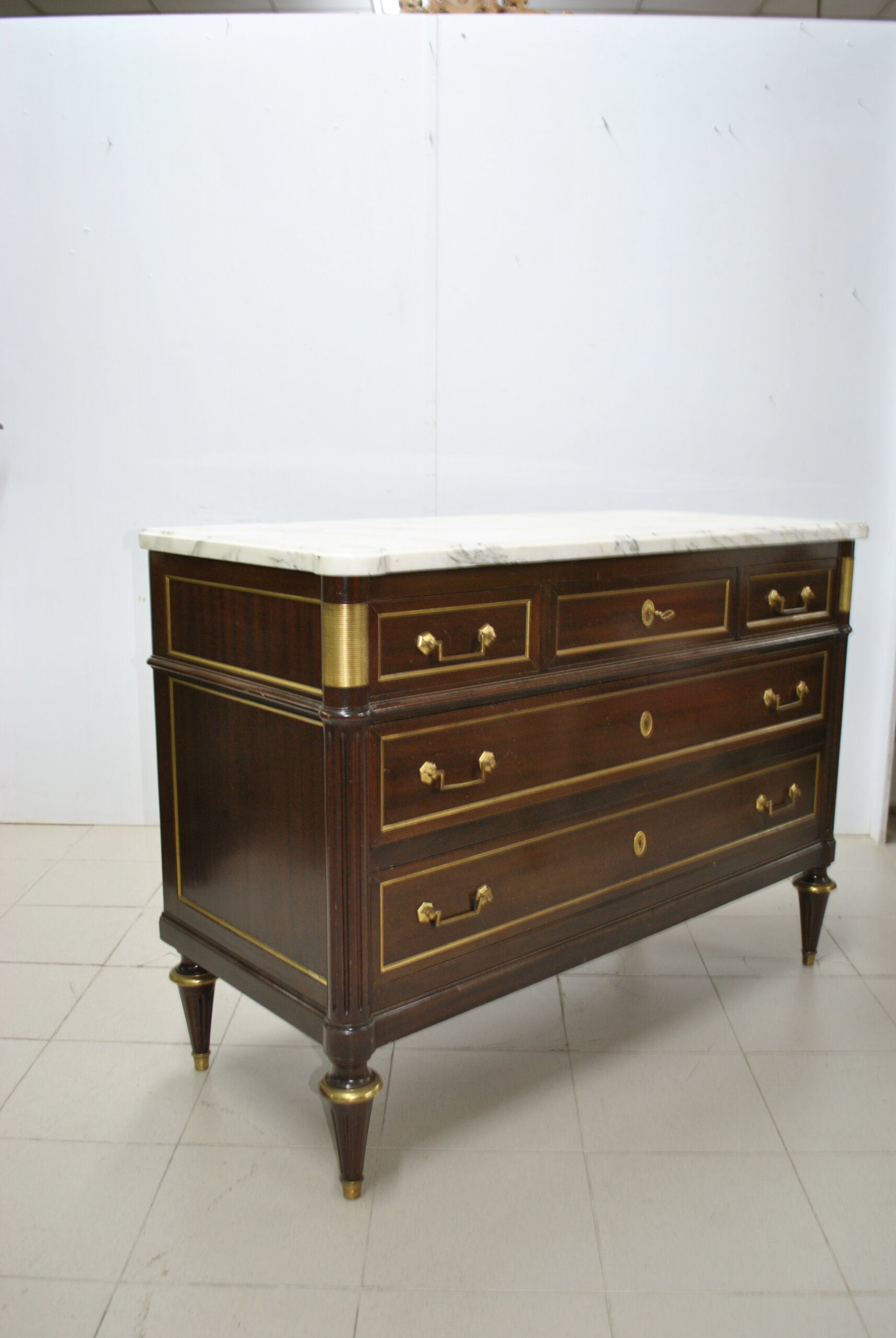 Cómoda Luis XVI madera y bronce - Imagen 7