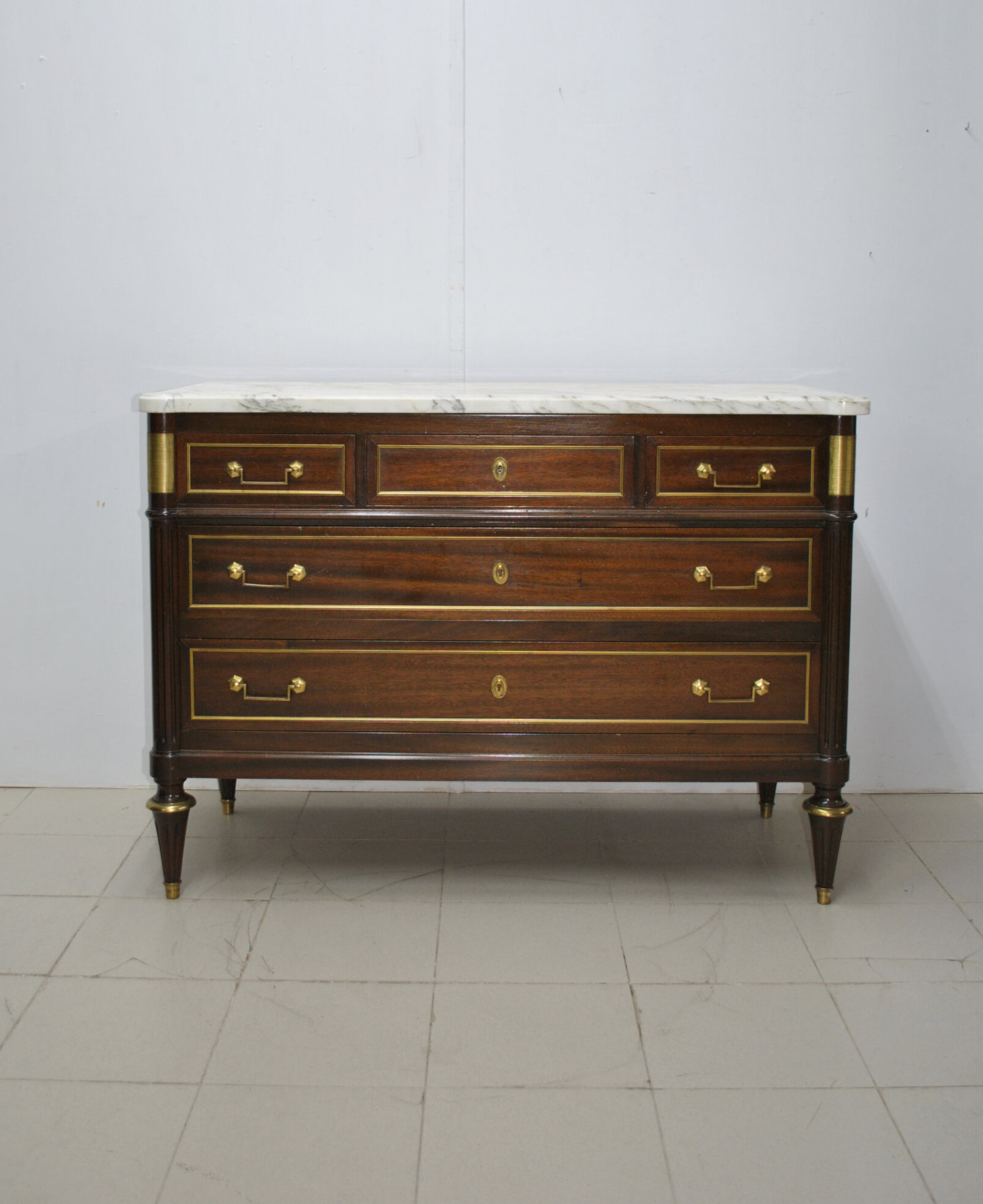 Cómoda Luis XVI madera y bronce