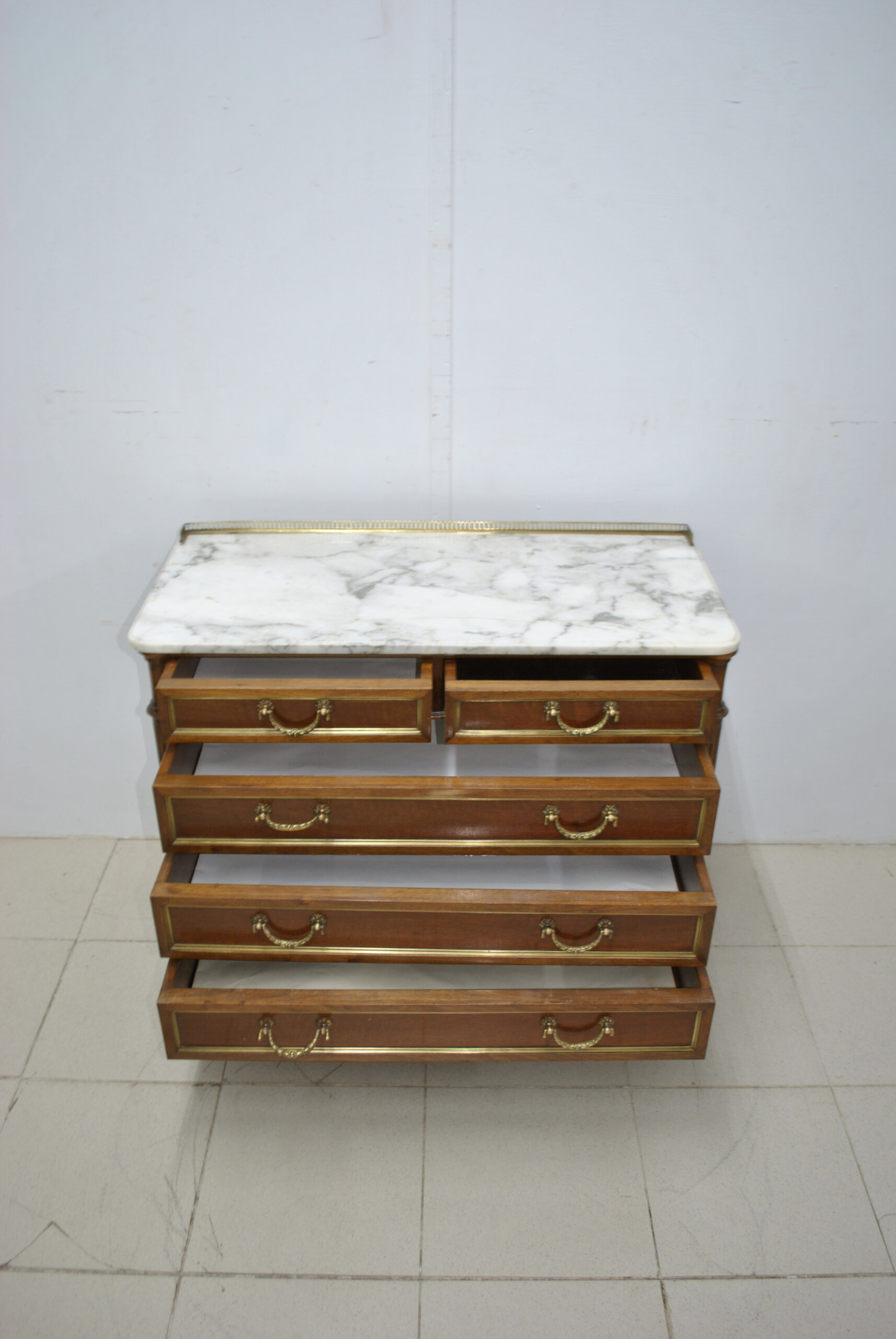 Cómoda Luis XVI de madera - Imagen 5