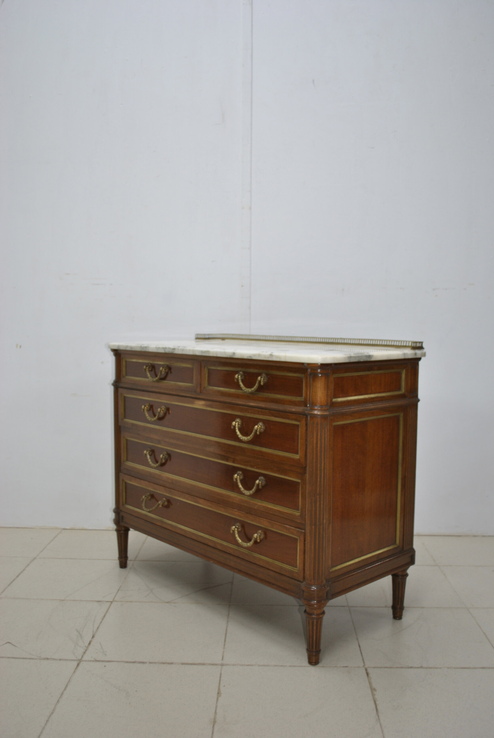Cómoda Luis XVI de madera - Imagen 7