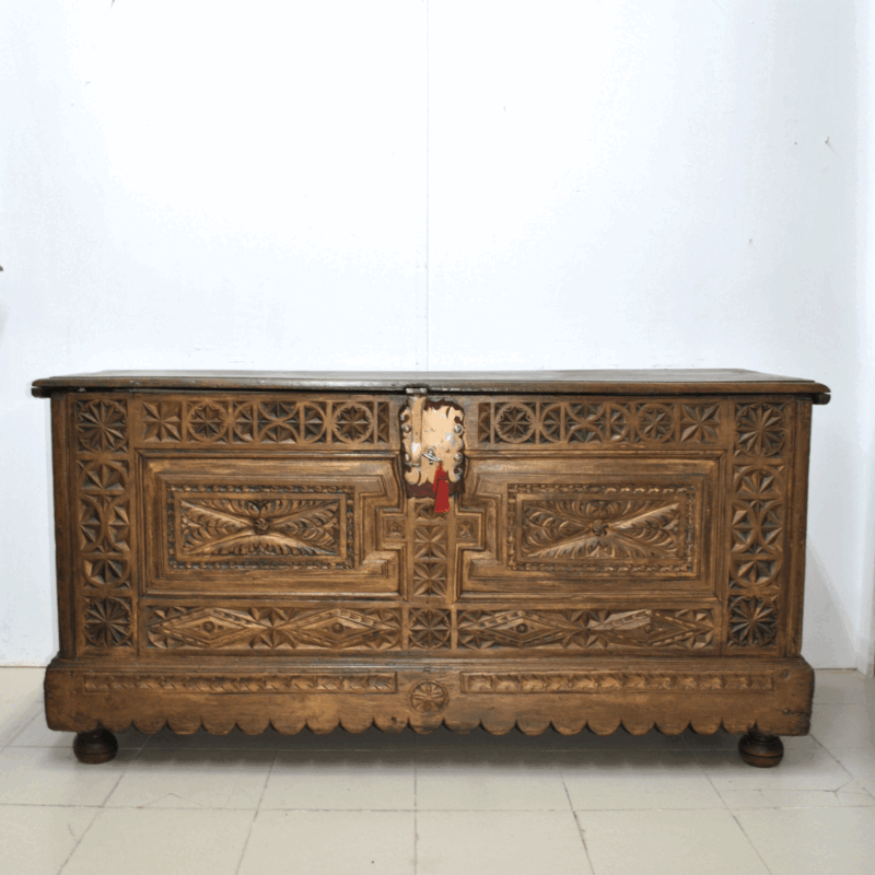 Arcón tallado S.XVIII