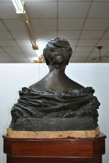 Busto bronce femenino M. Balarín - Imagen 9