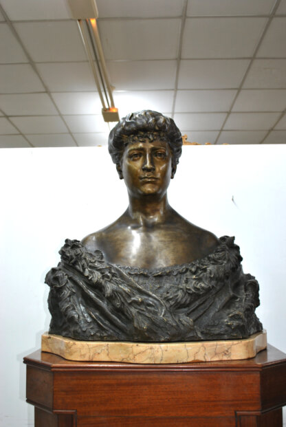 Busto bronce femenino M. Balarín - Imagen 2