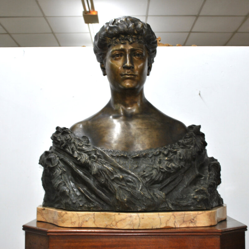 Busto bronce femenino M. Balarín