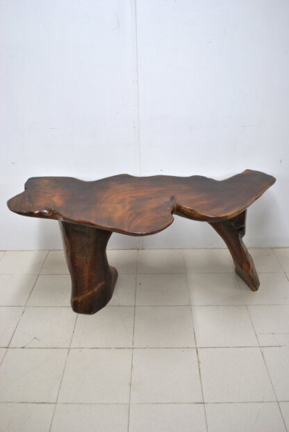 Mesa madera tallada contemporánea