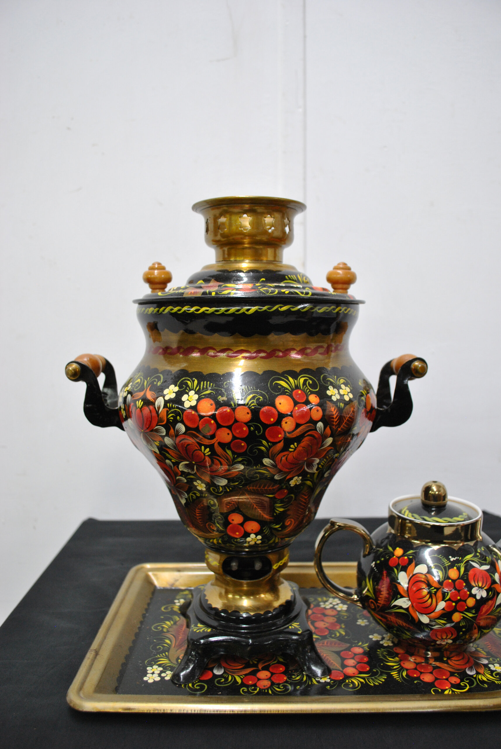 Samovar con tetera y bandeja - Imagen 7