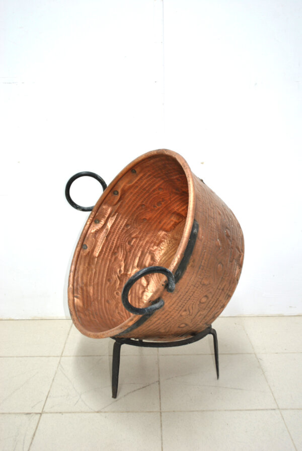 Caldero cobre martillado con patas - Imagen 2