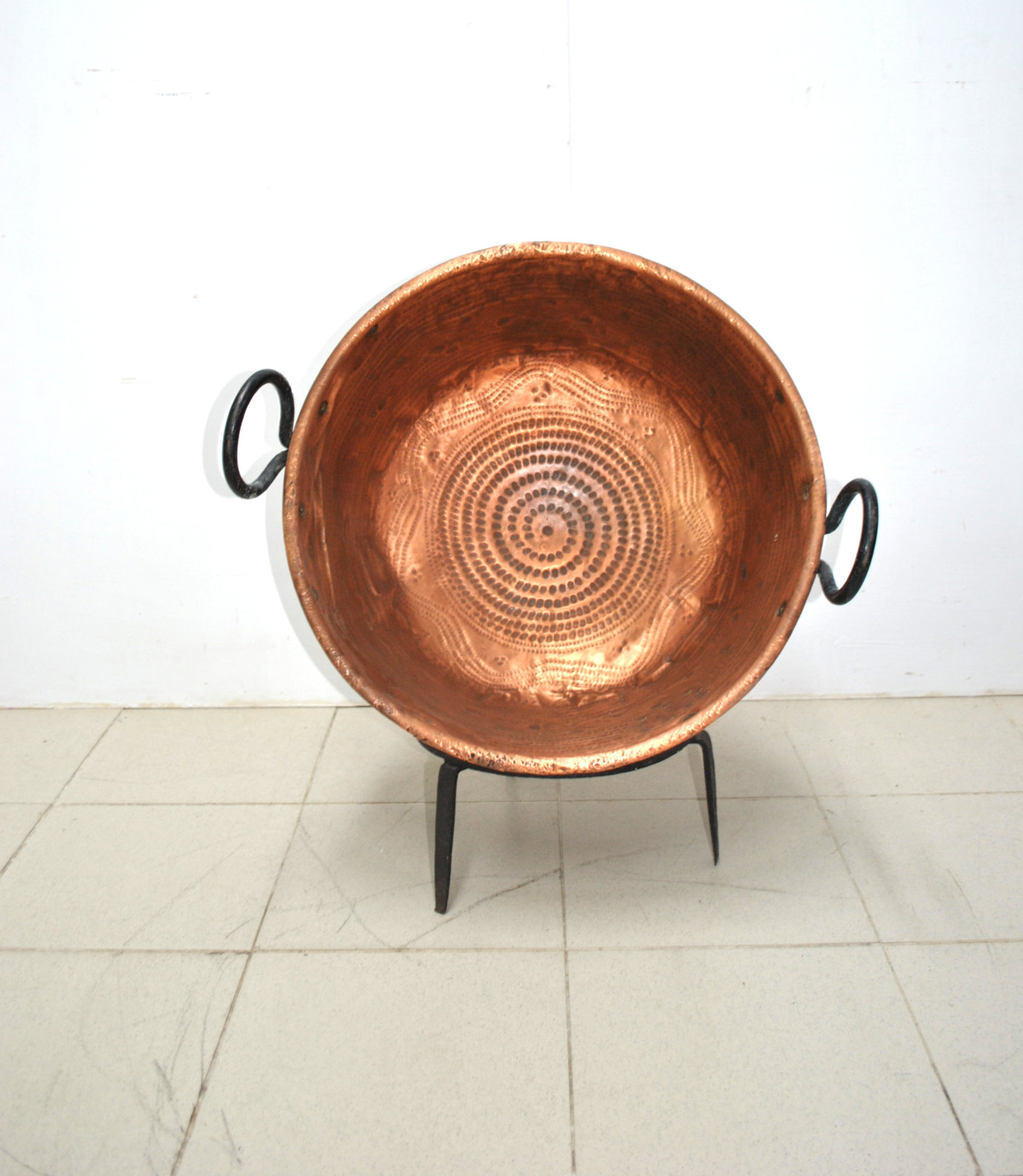 Caldero cobre martillado con patas