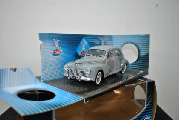 Coche Peugeot 203 escala - Imagen 3