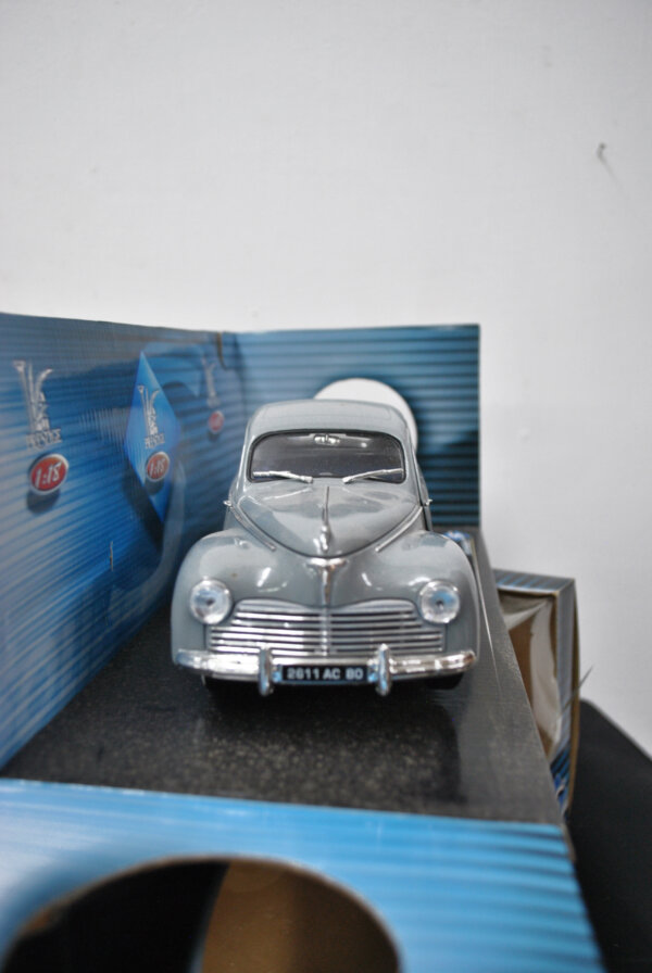 Coche Peugeot 203 escala - Imagen 4