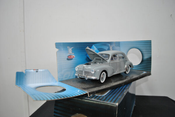 Coche Peugeot 203 escala - Imagen 7