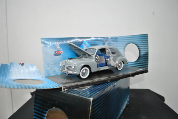Coche Peugeot 203 escala - Imagen 8