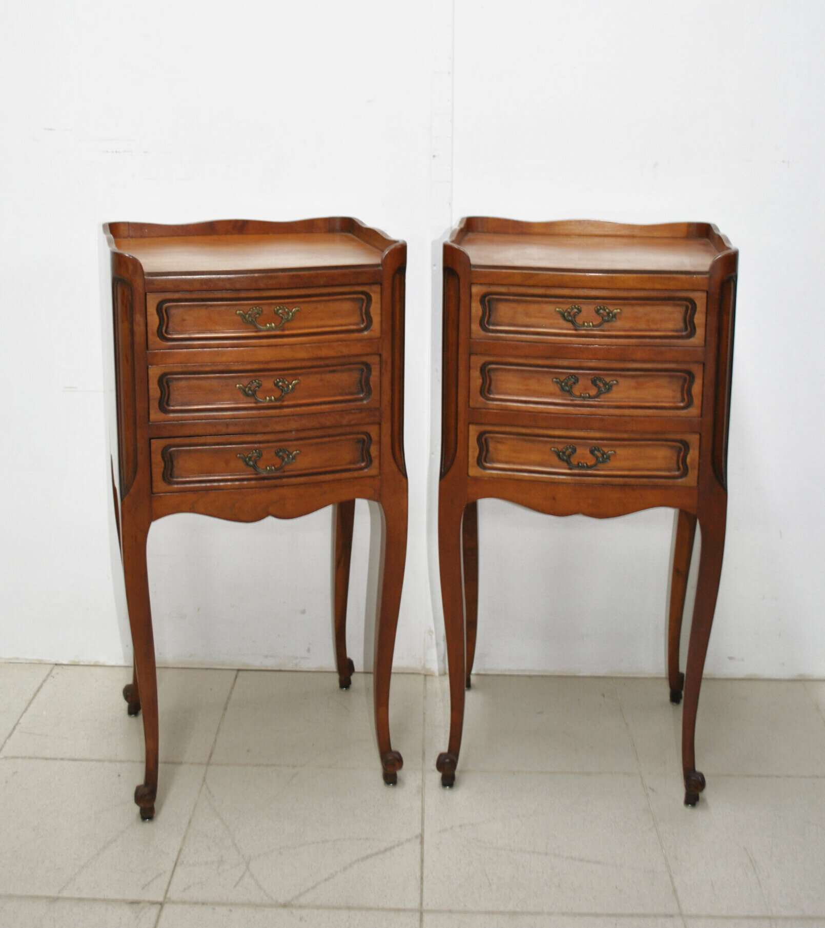 Pareja mesitas cerezo