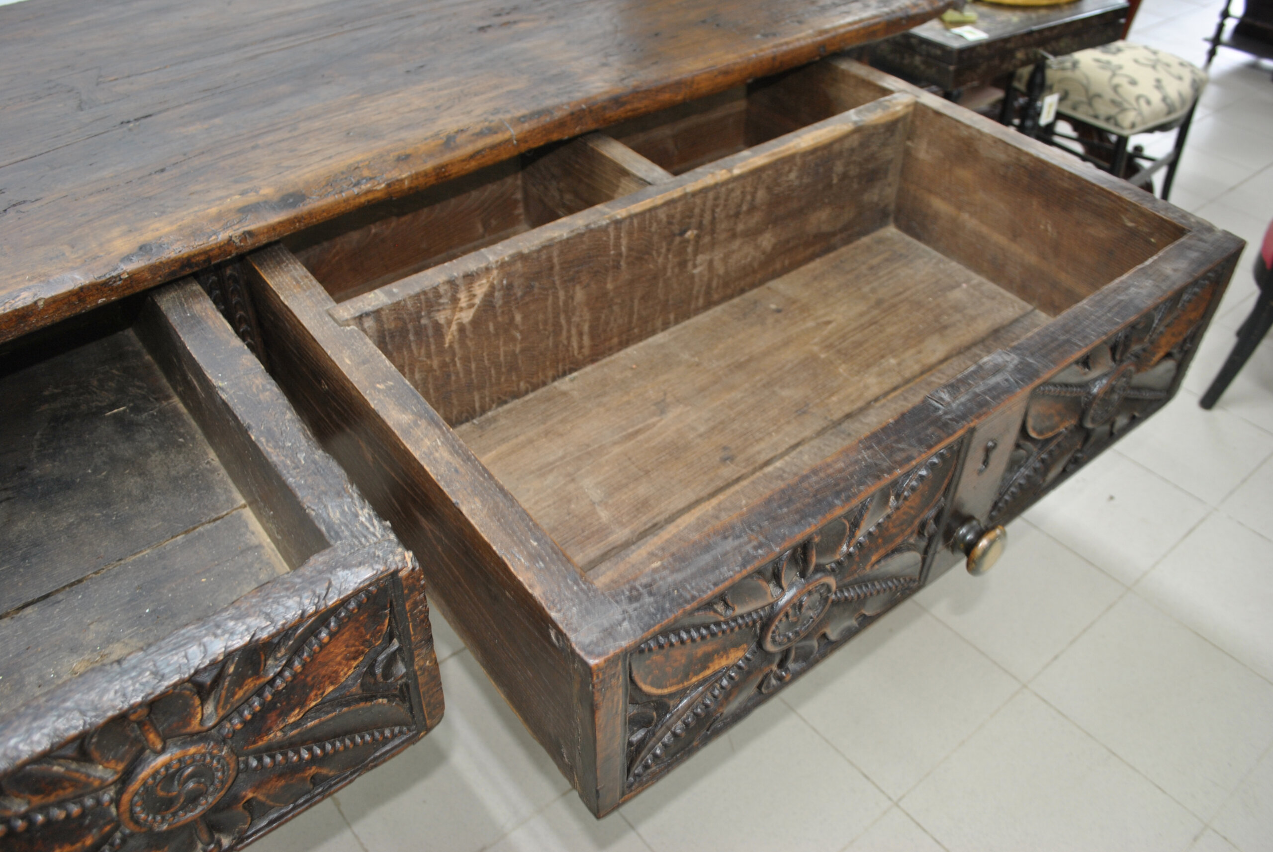 Mesa castellana nogal S.XVIII - Imagen 10