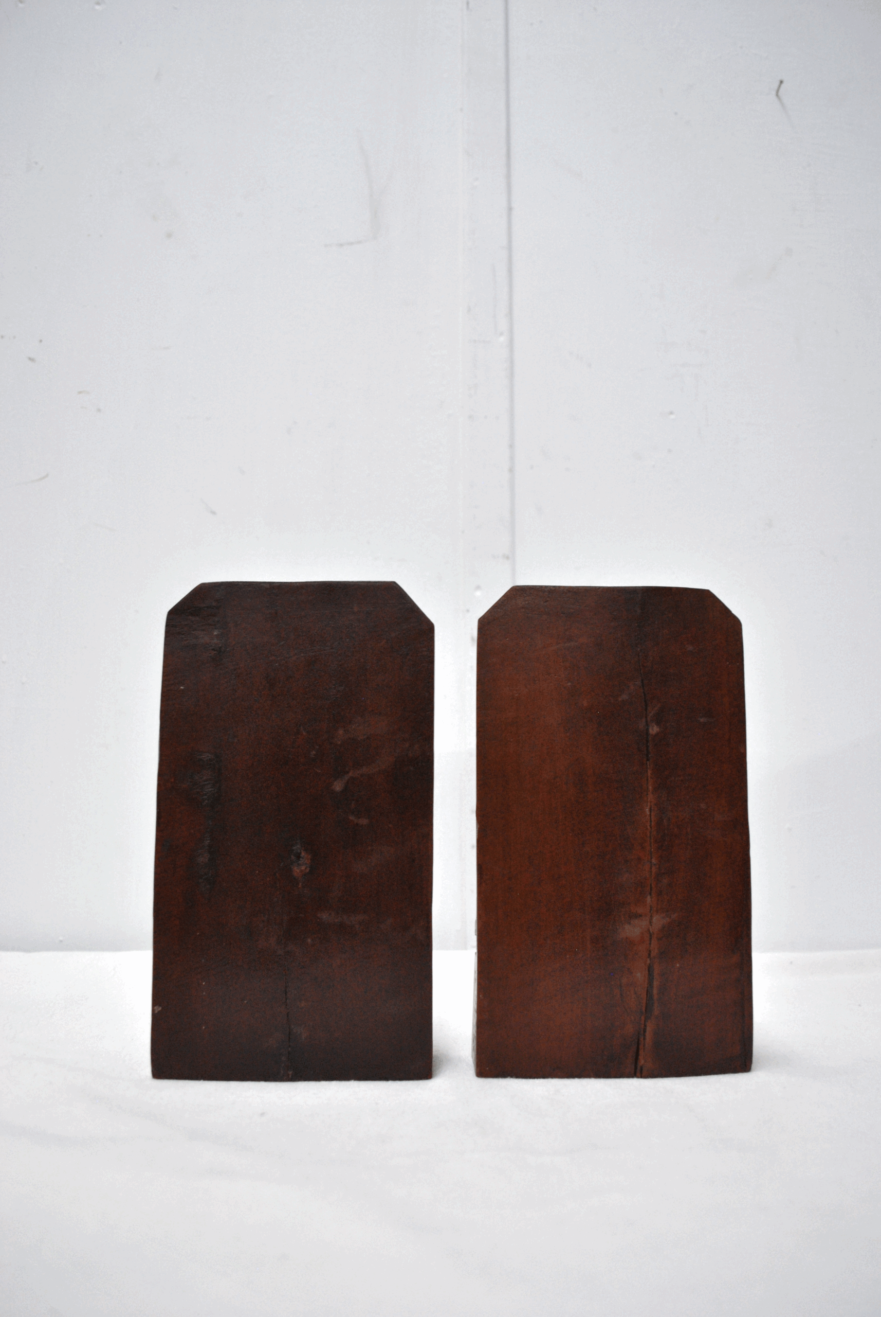 Pareja de sujeta-libros tallados - Imagen 5