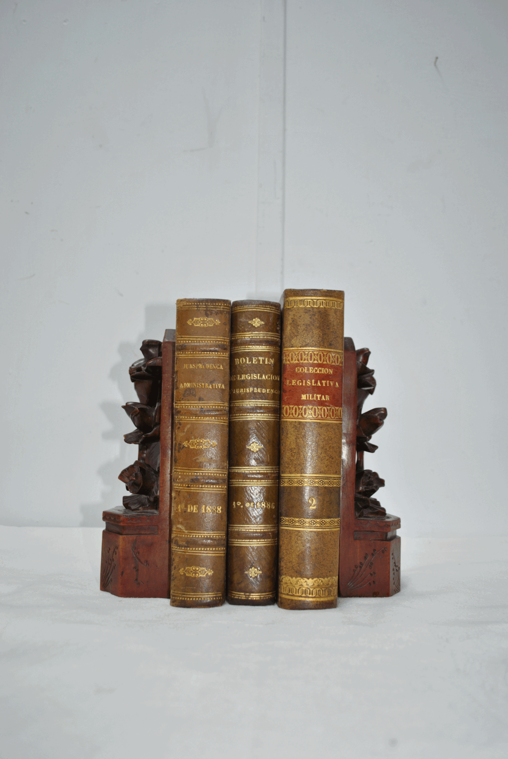 Pareja de sujeta-libros tallados - Imagen 6