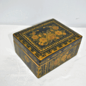 Caja antigua lacada flores