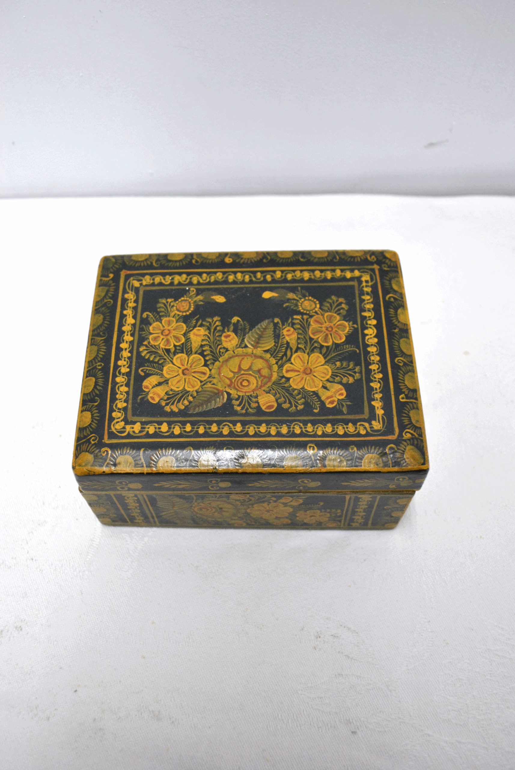 Caja antigua lacada flores - Imagen 3