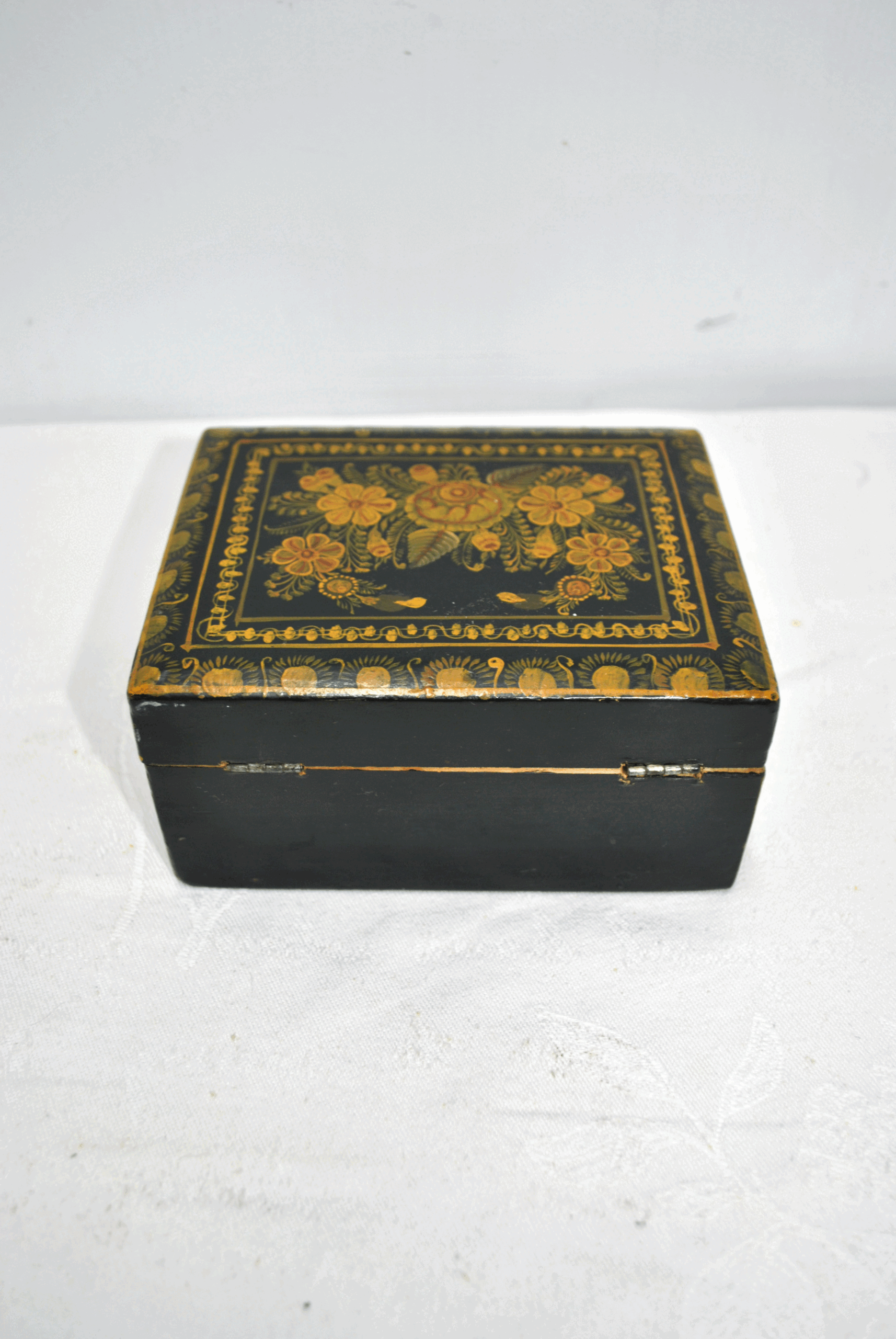 Caja antigua lacada flores - Imagen 6
