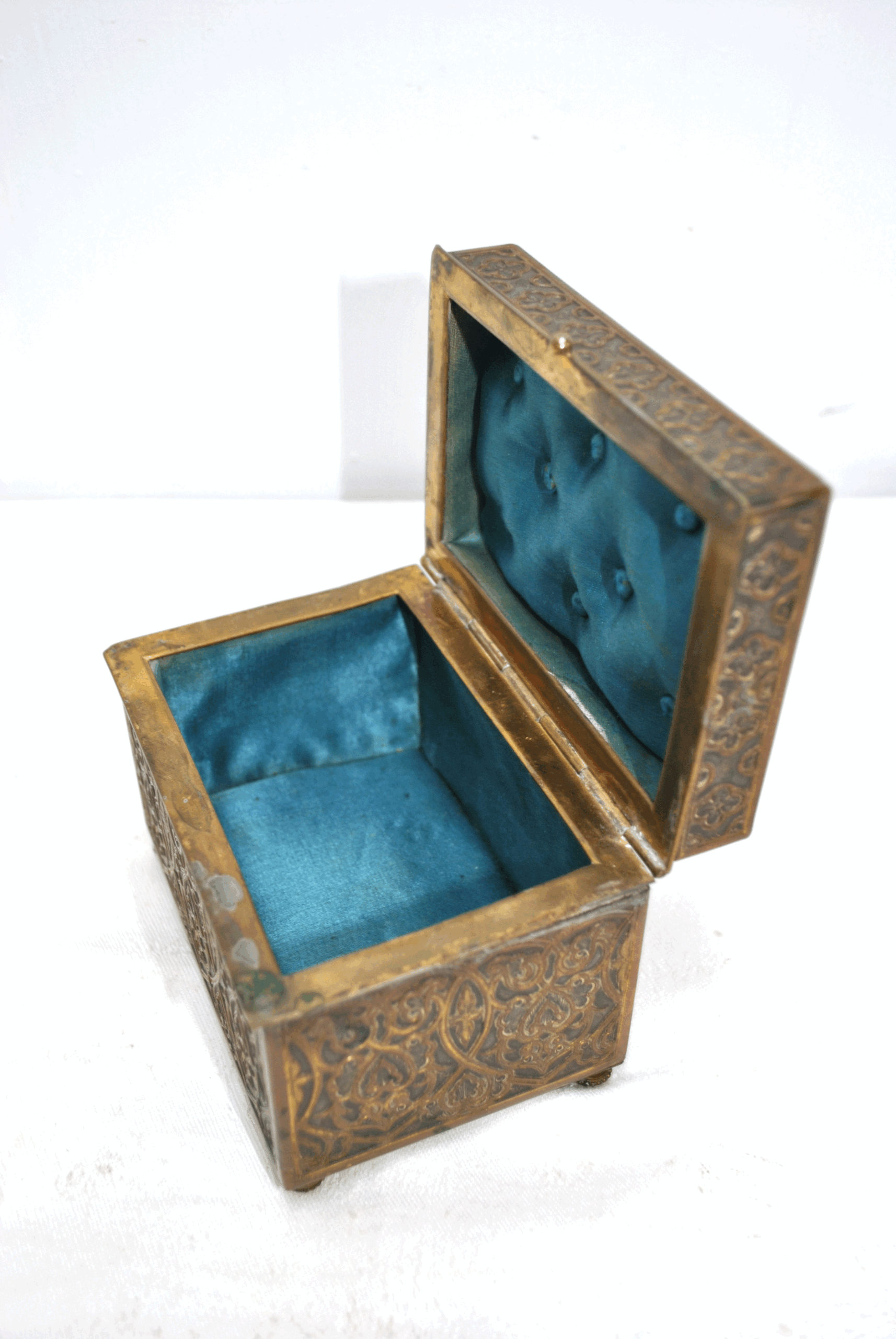 Caja o joyero bronce neogótico - Imagen 6