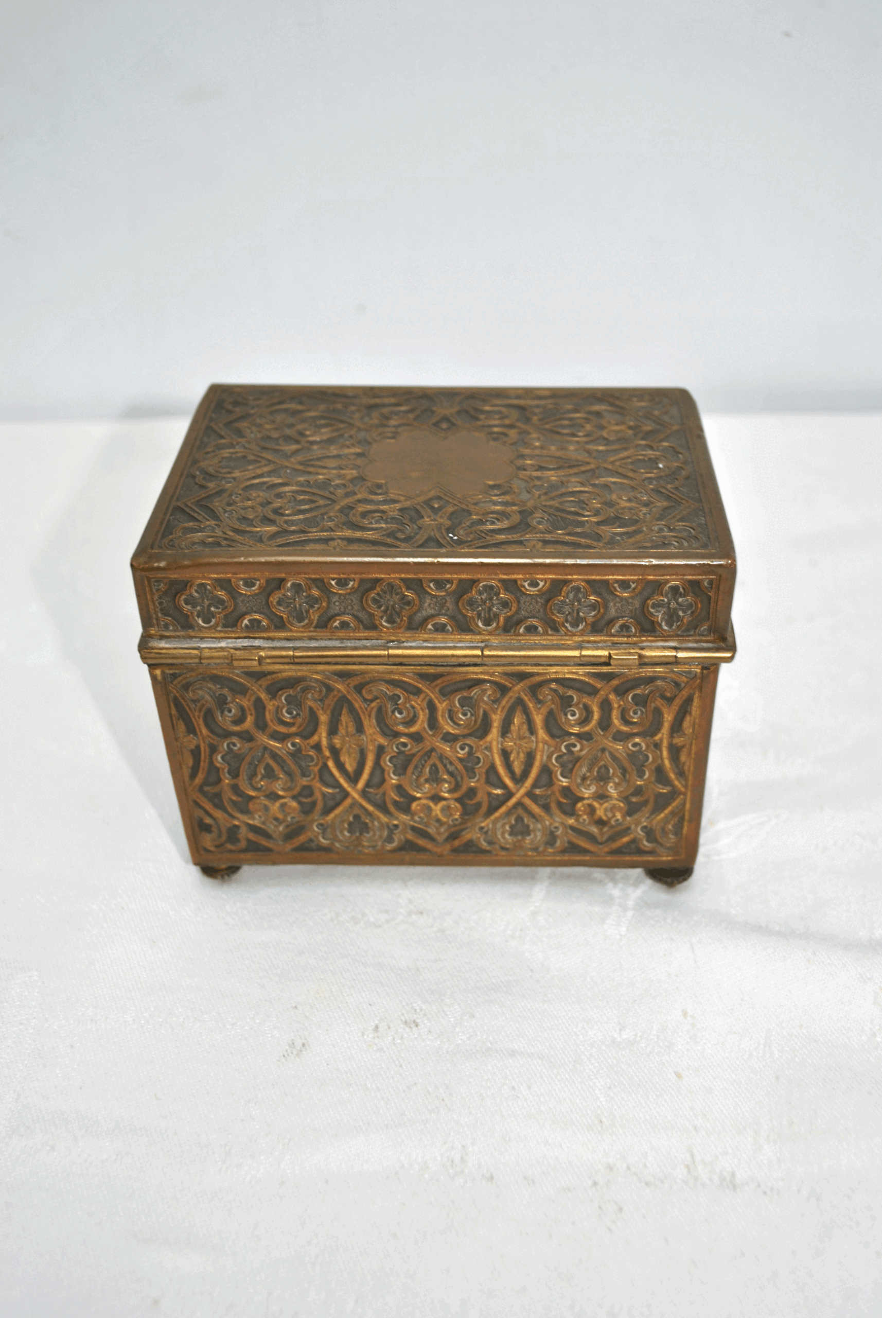 Caja o joyero bronce neogótico - Imagen 7