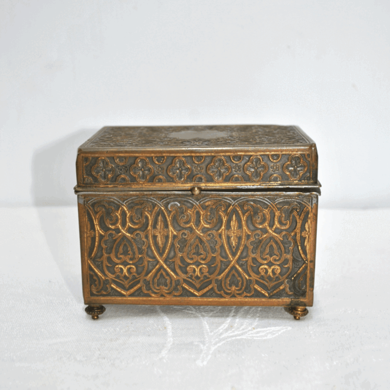 Caja o joyero bronce neogótico