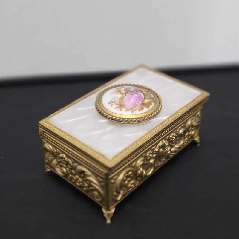 Caja o joyero tapa símil nácar