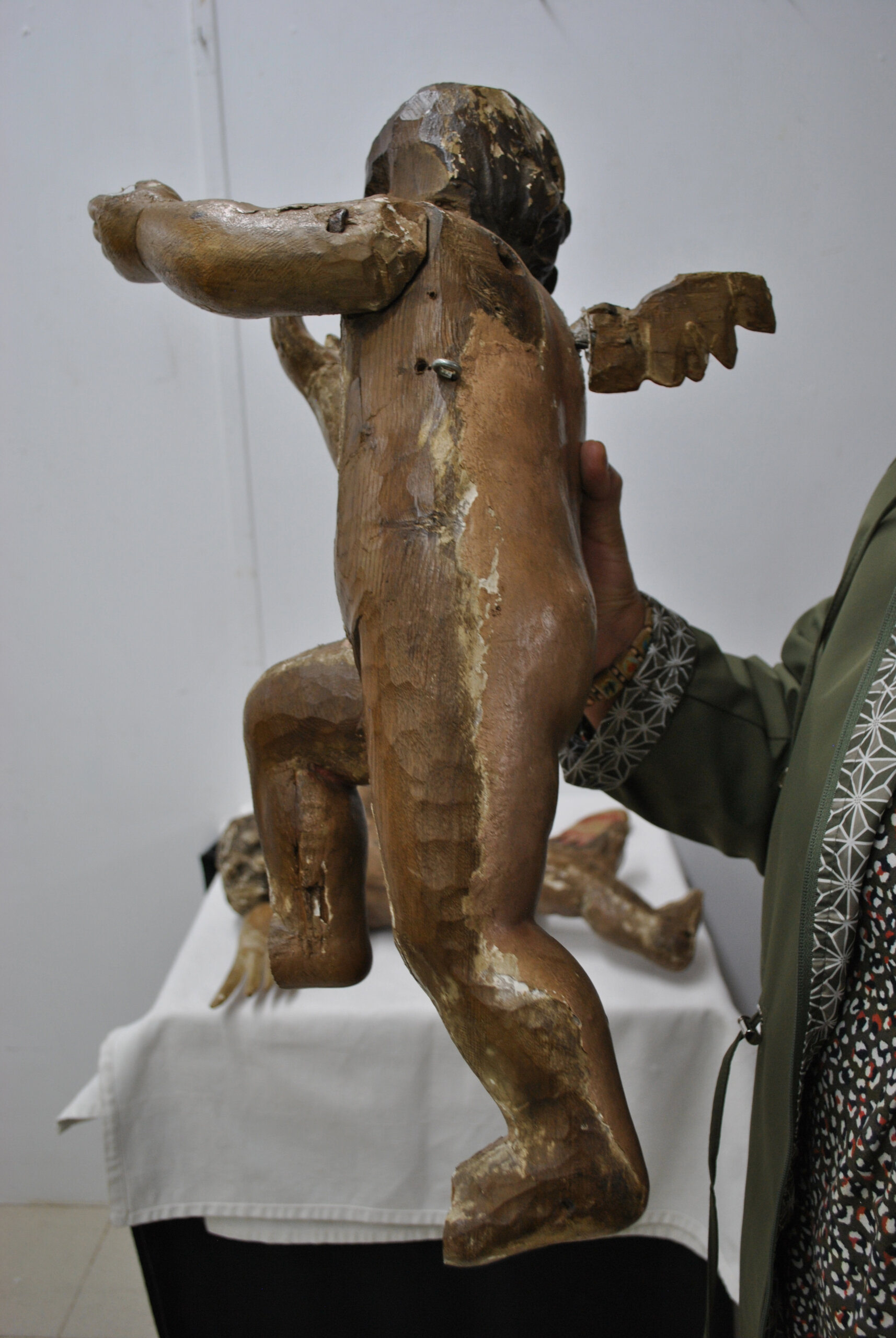 Pareja ángeles antiguos madera - Imagen 12