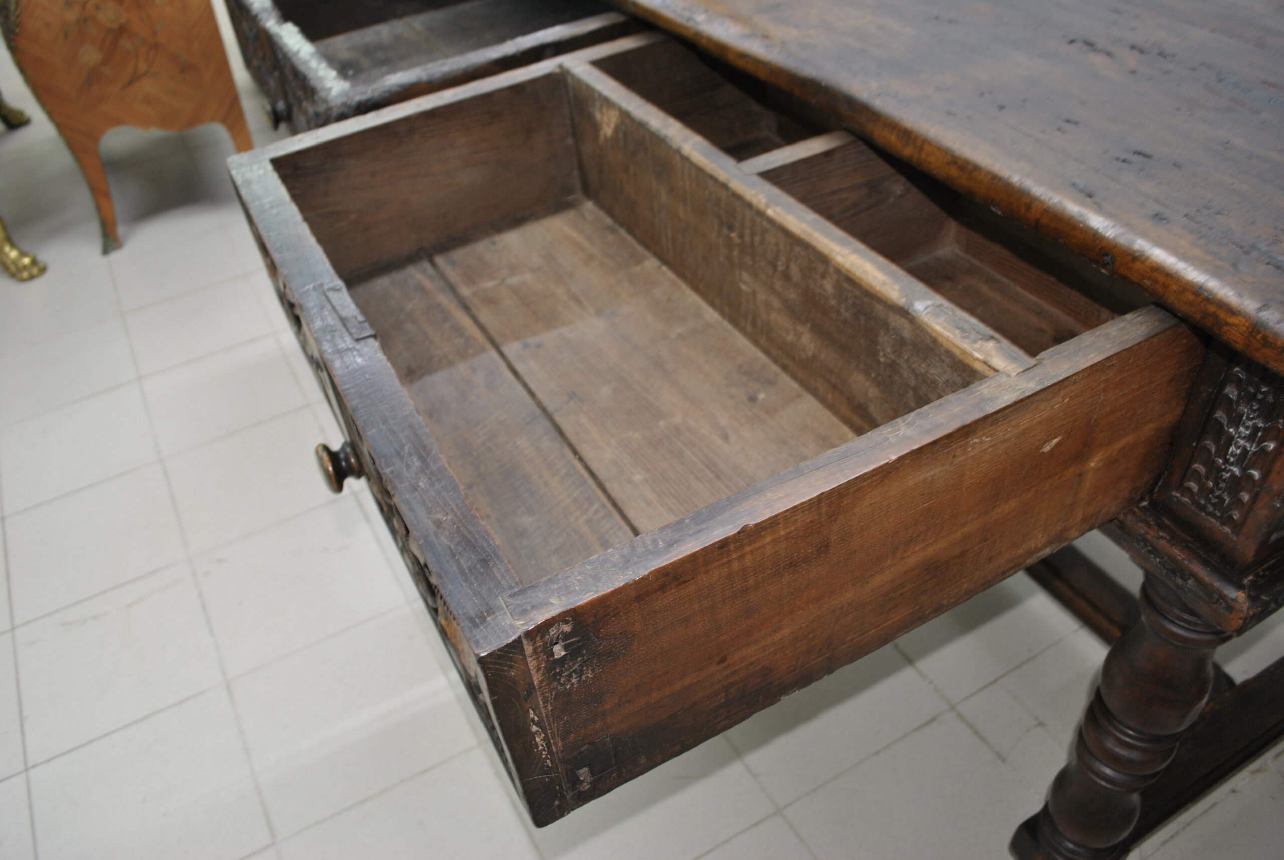 Mesa castellana nogal S.XVIII - Imagen 9