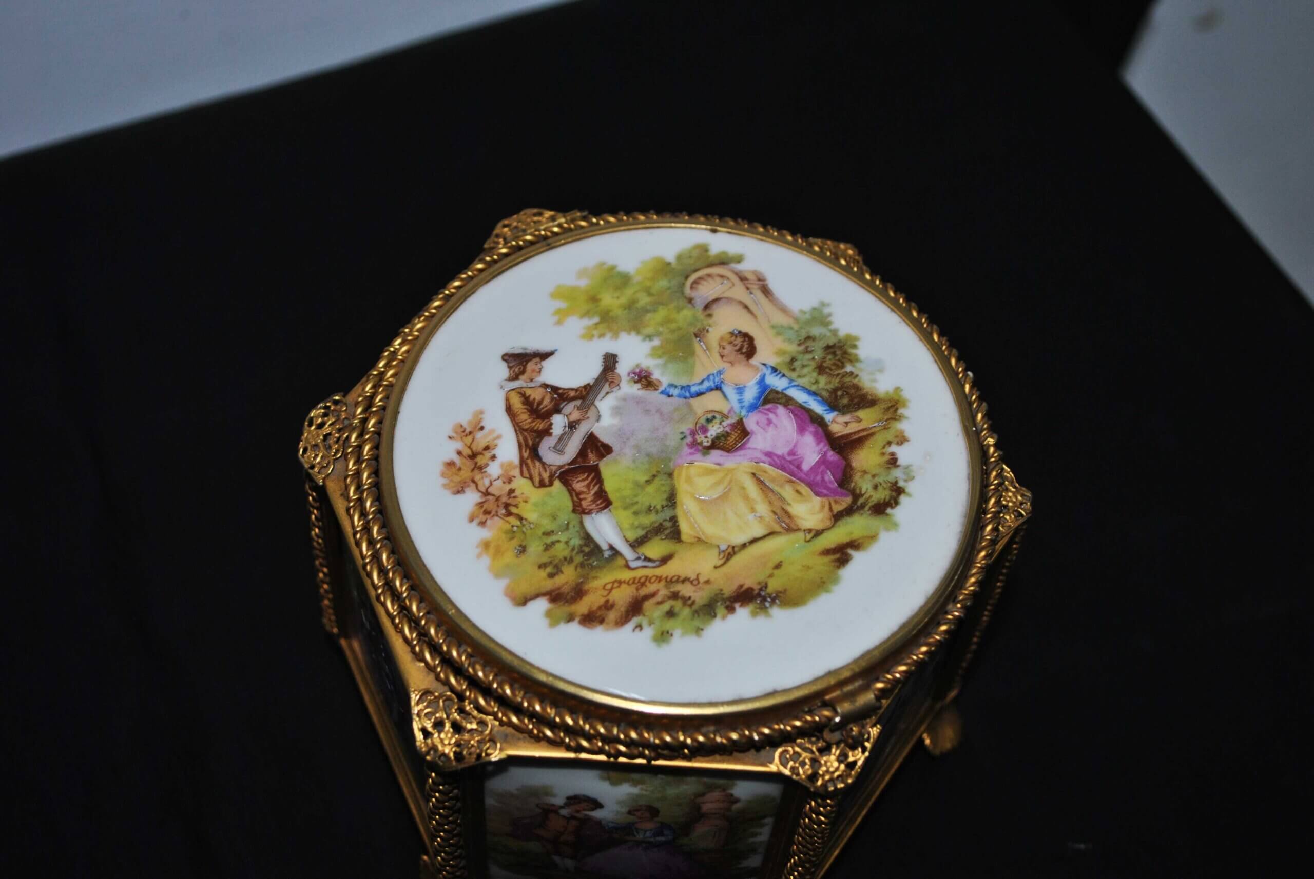 Joyero porcelana escena galante - Imagen 4