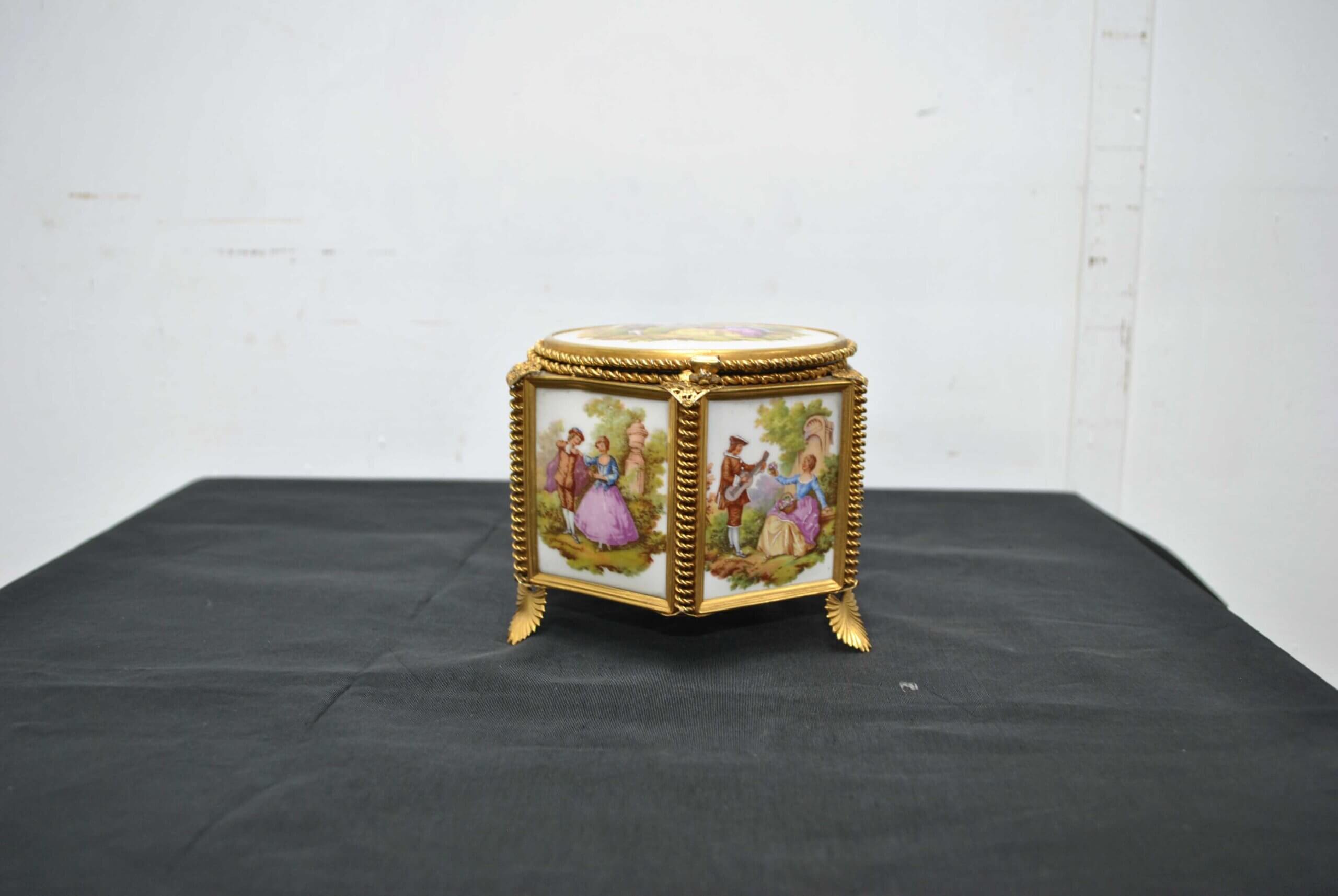 Joyero porcelana escena galante - Imagen 2