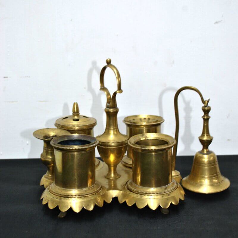 Escribania de bronce con campana