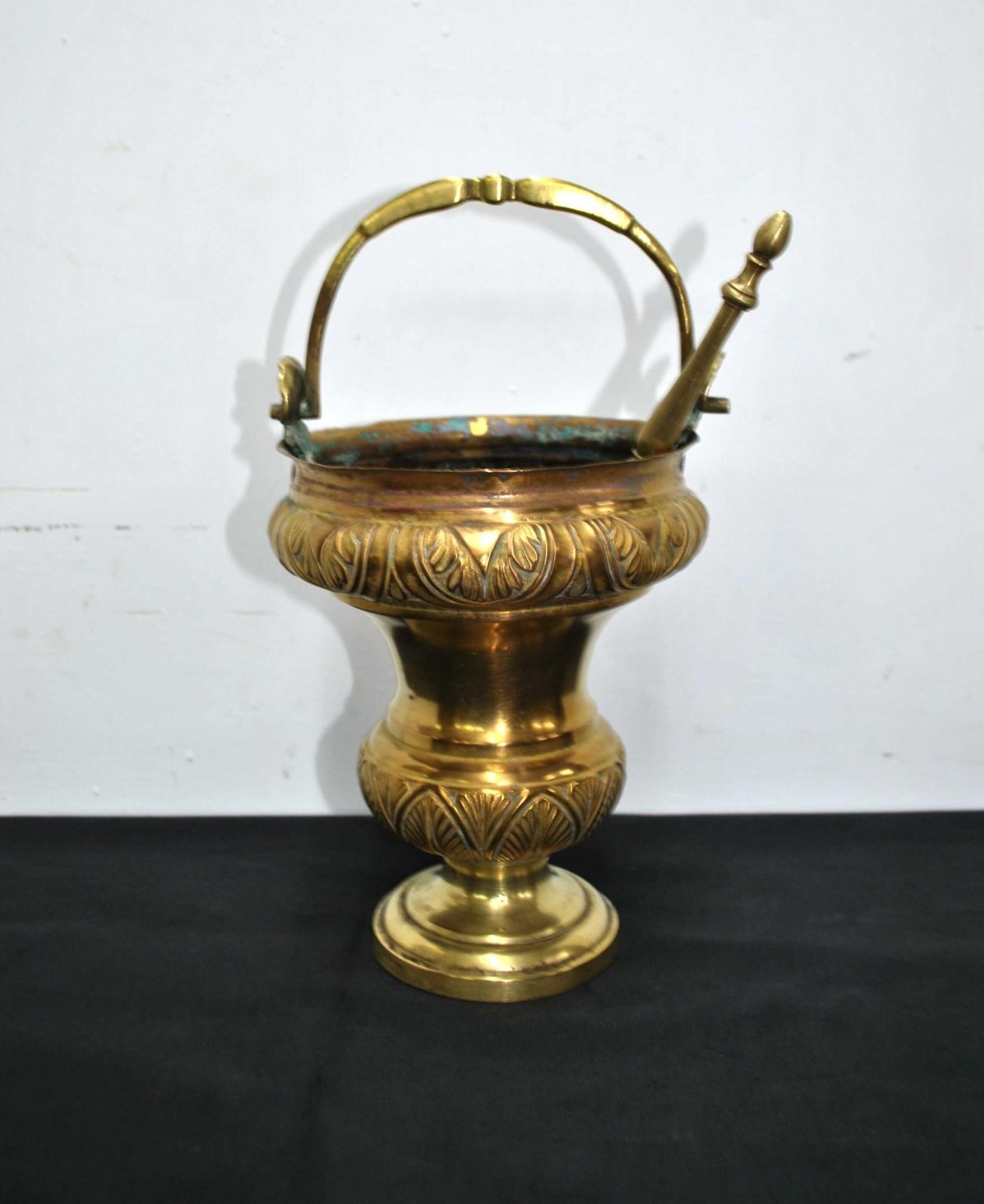 Incensario o brasero de latón