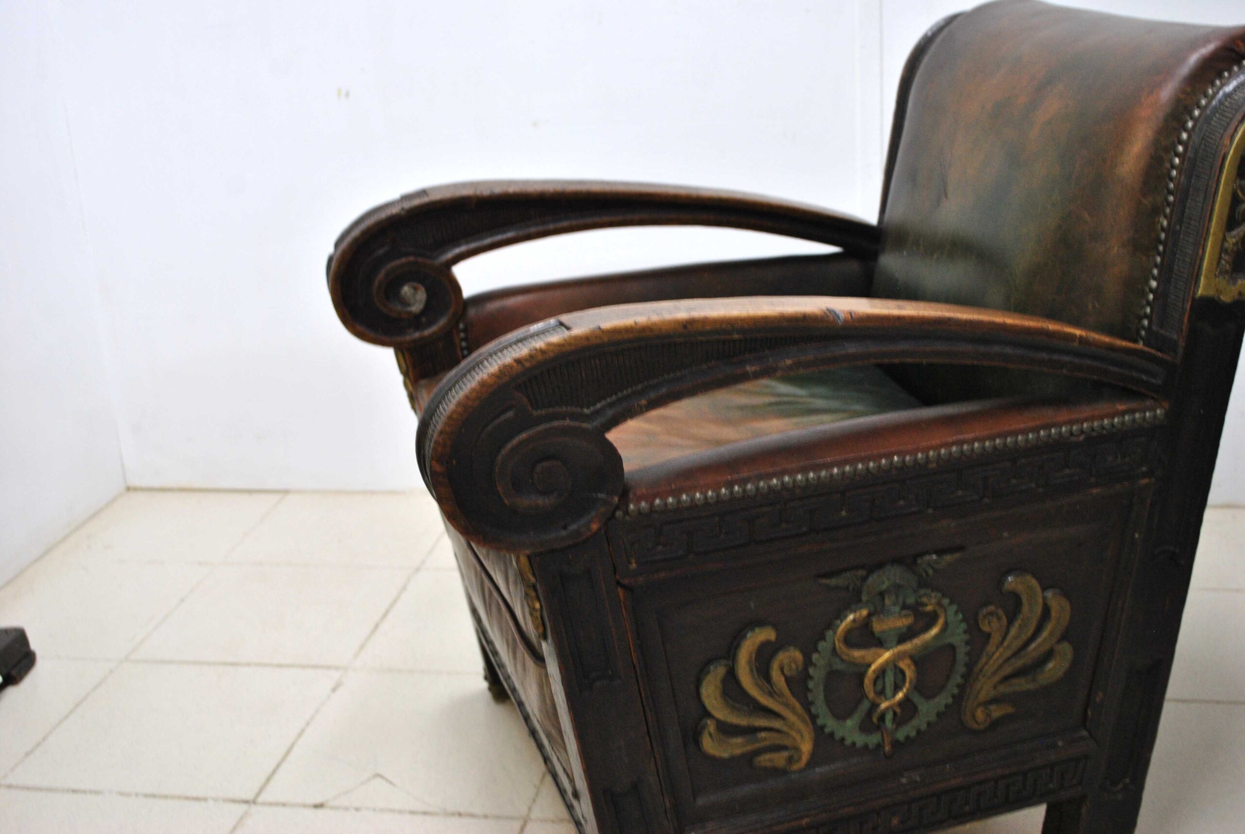 Sillón antiguo de farmacia - Imagen 8