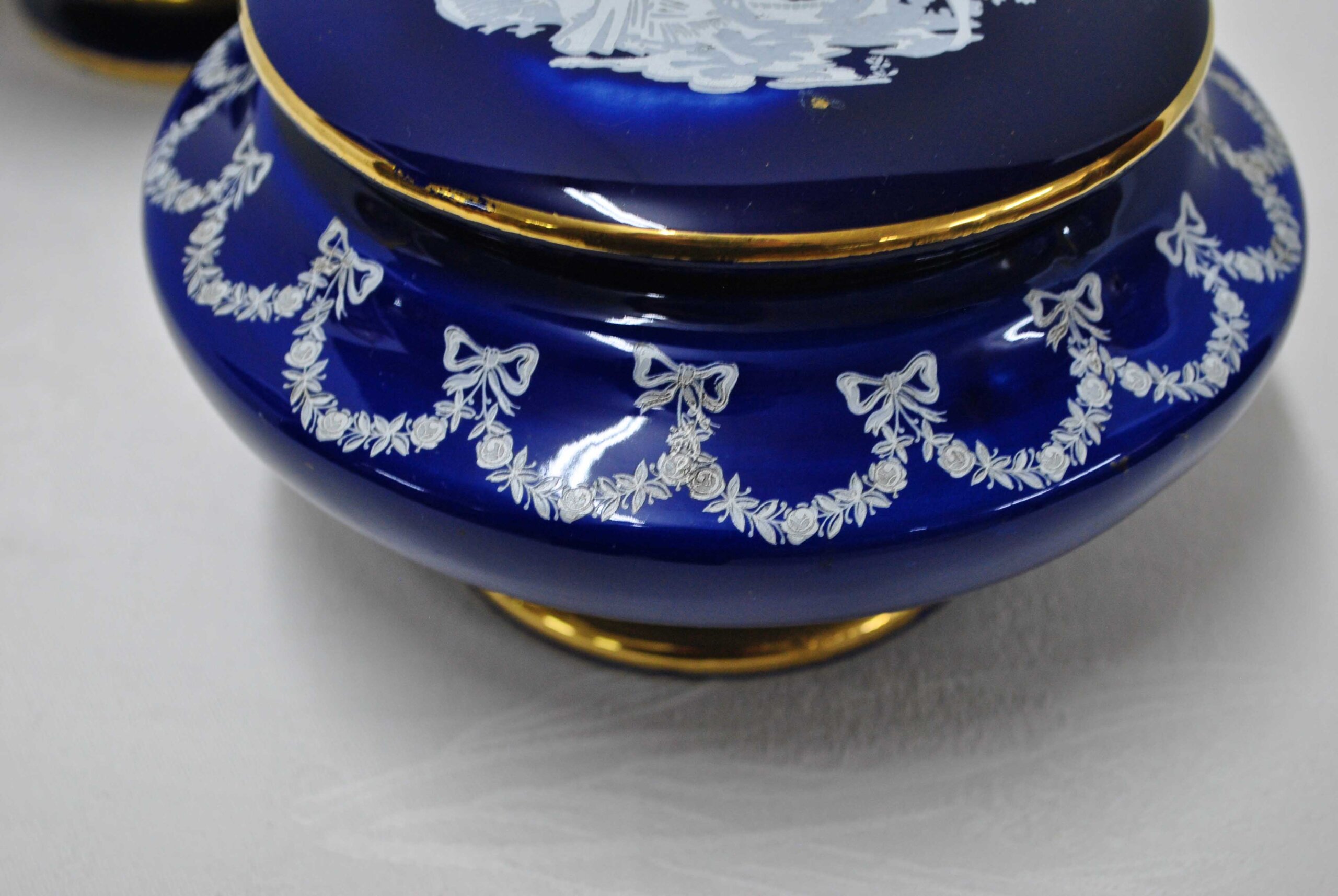 Pareja cajas o joyeros de porcelana - Imagen 9