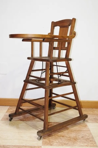 Trona antigua de madera - Imagen 3