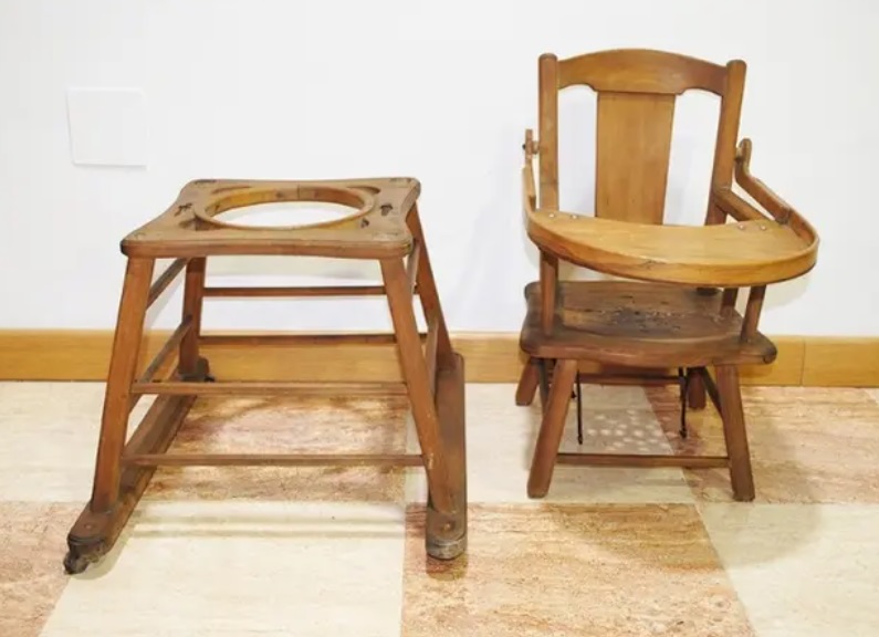 Trona antigua de madera - Imagen 4