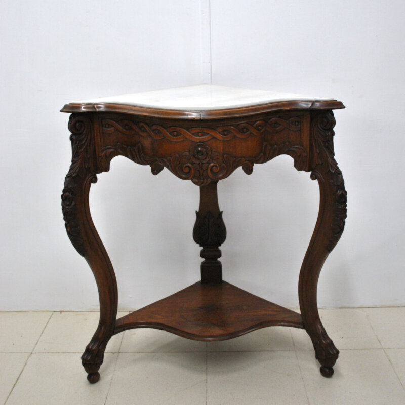 Consola antigua esquinera