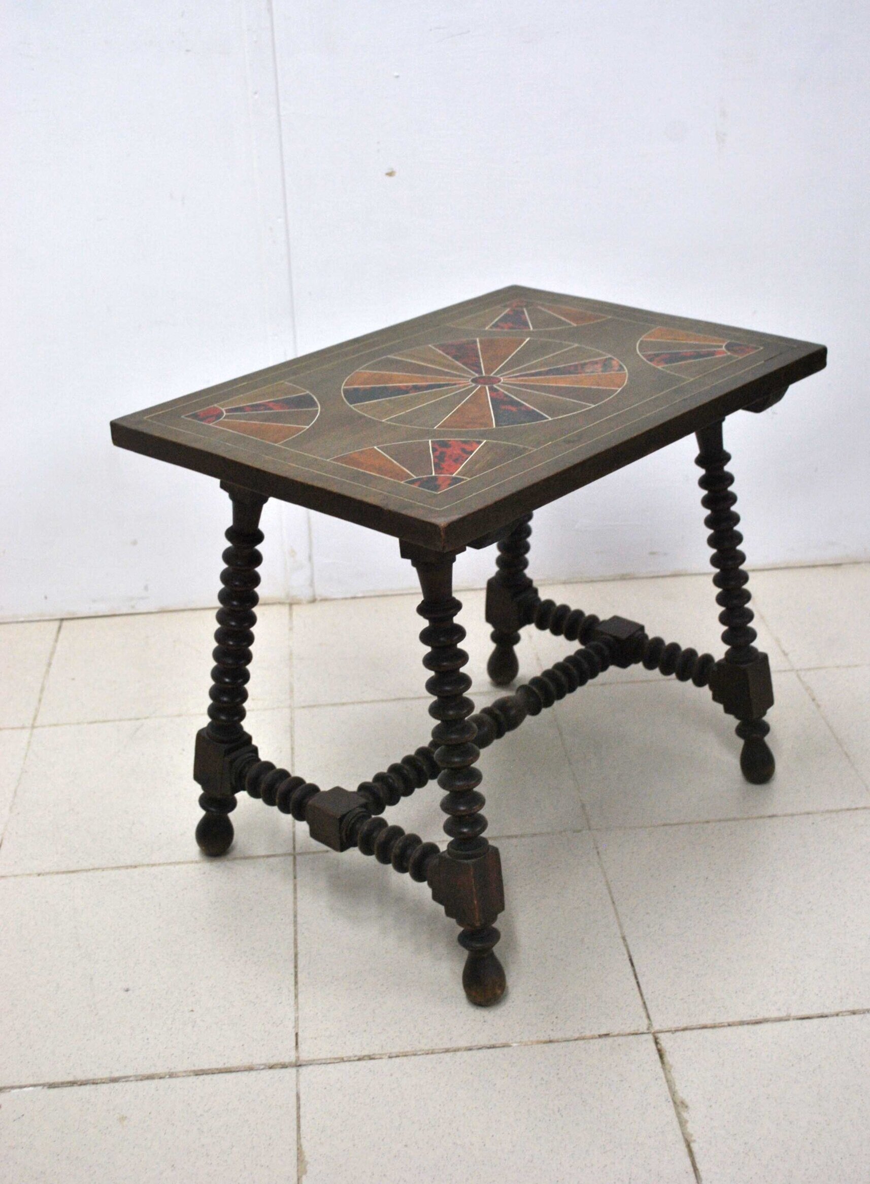 Mesita Alfonsina tablero marquetería