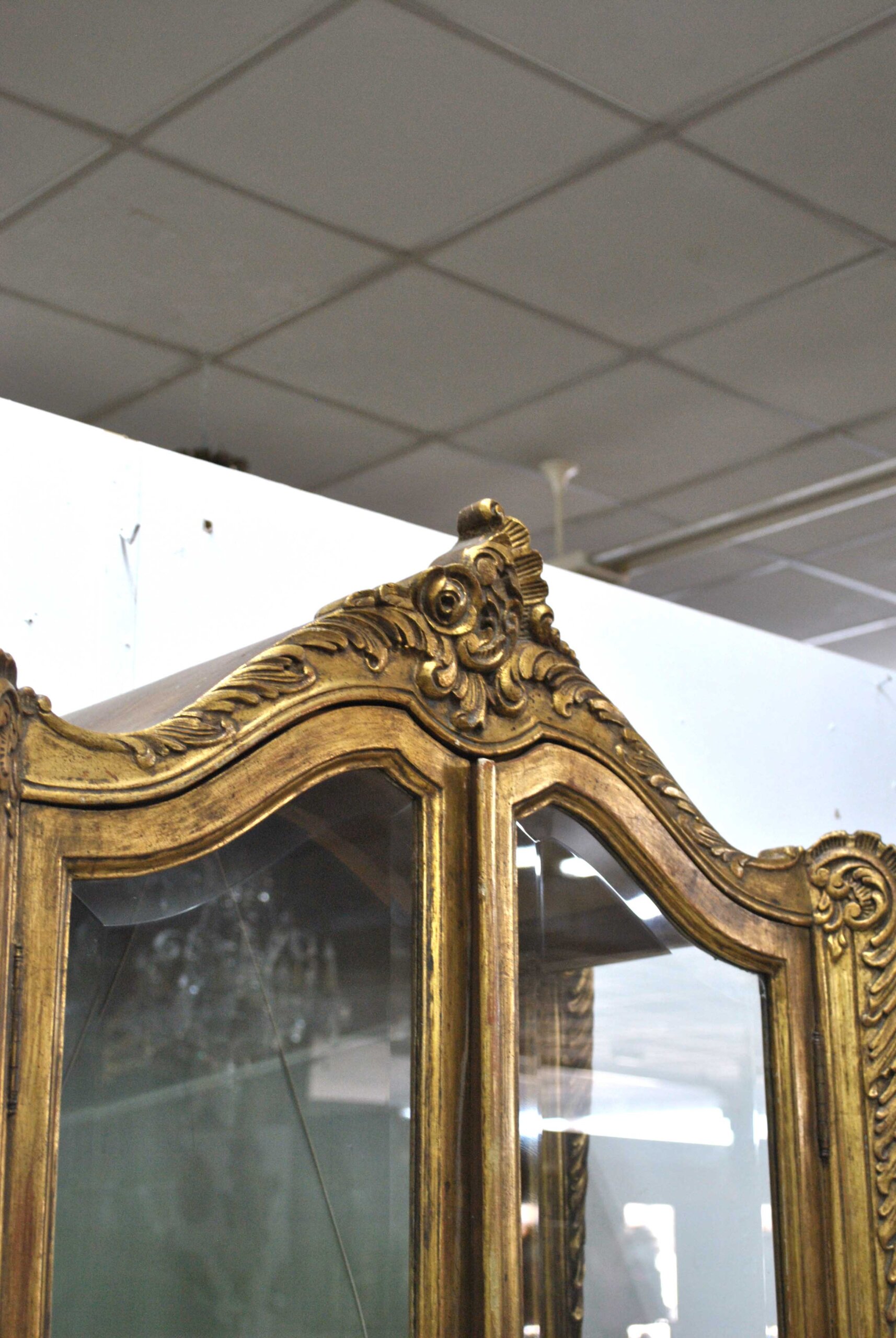 Vitrina Isabelina tallada oro - Imagen 5