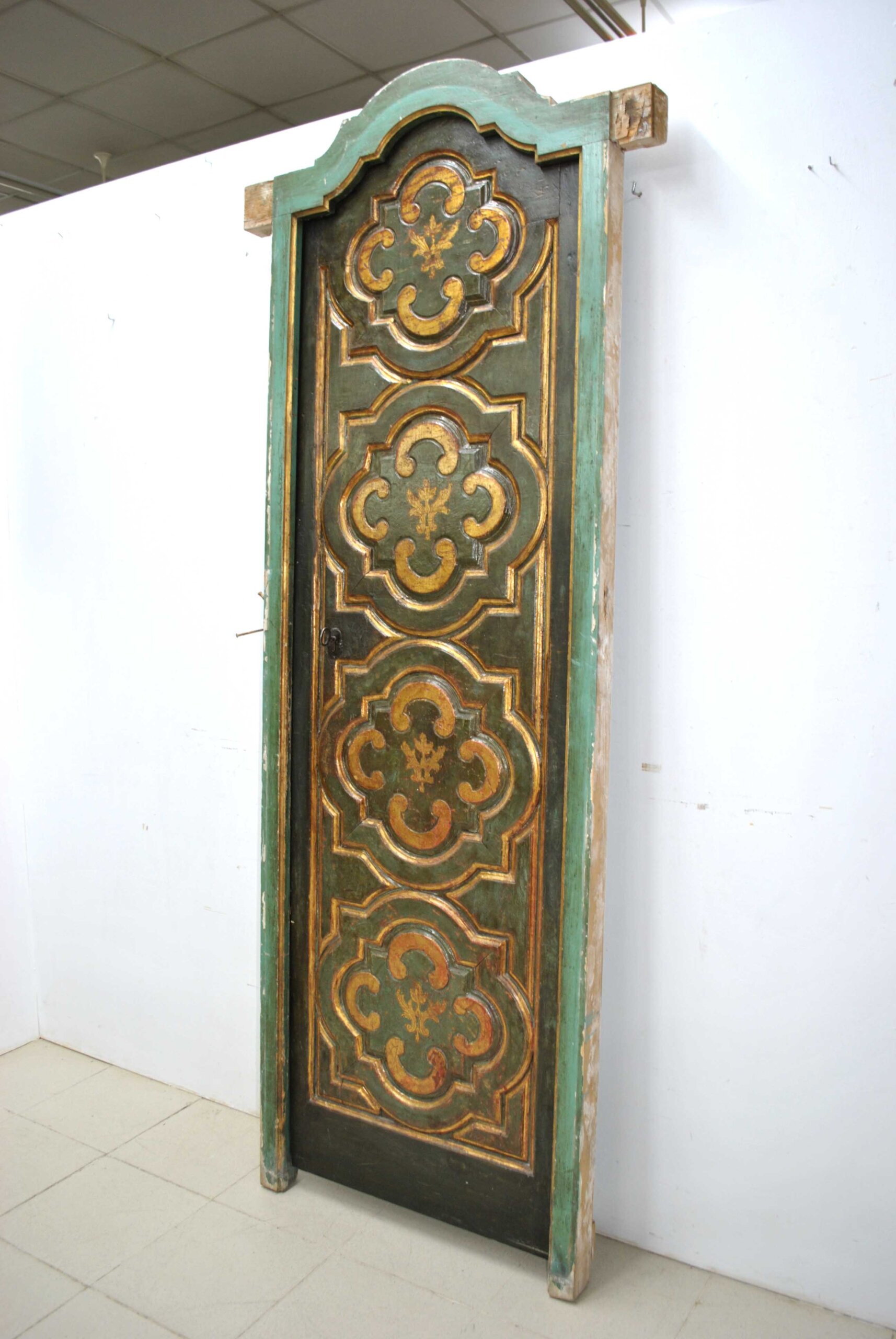 Puerta antigua de madera policromada - Imagen 3