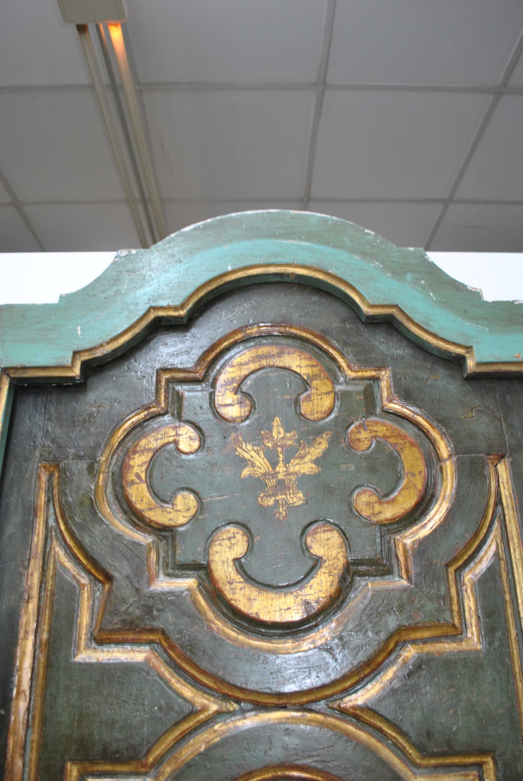 Puerta antigua de madera policromada - Imagen 4