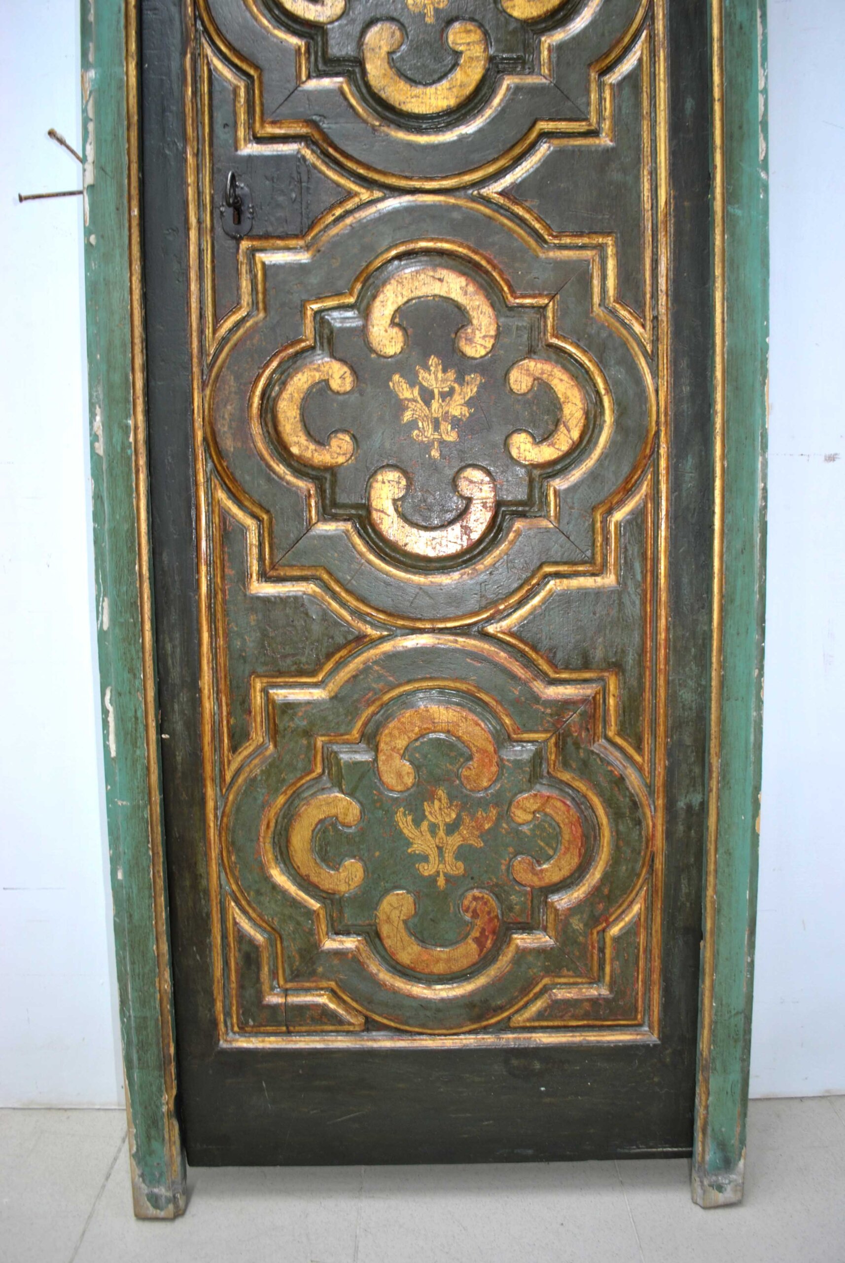 Puerta antigua de madera policromada - Imagen 6